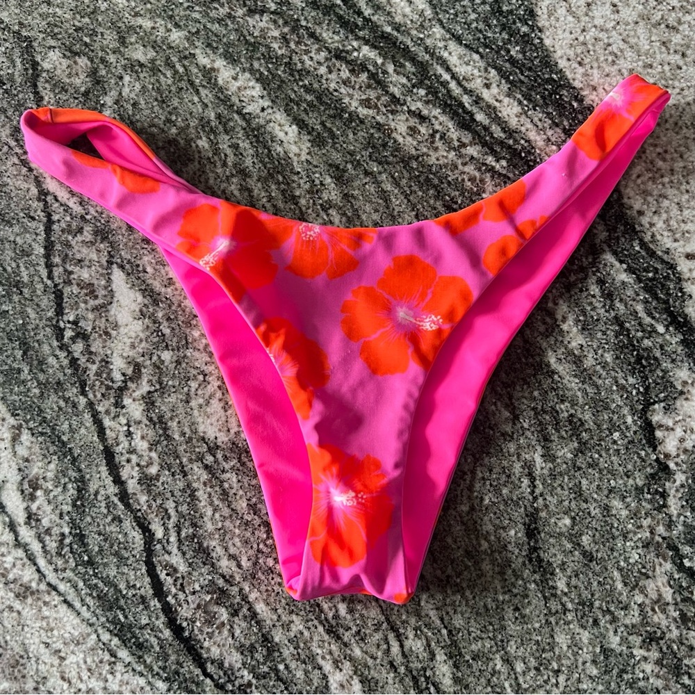 VAYA ISLAND BIKNI BOTTOM - Cove Reversible Bottom in Capri/Pink🩷🌺